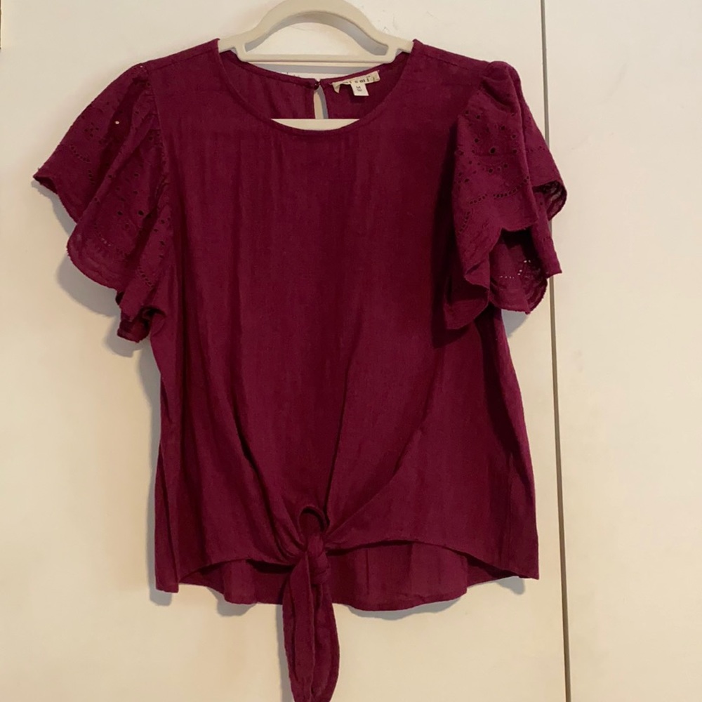 Adorable maroon blouse!
